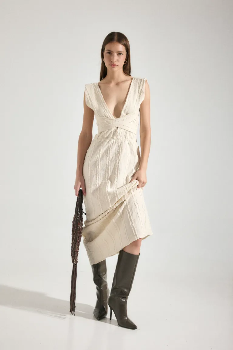 Vestido largo y vaporoso en lino con flecos y lazos en cuello y cintura de Audaz en Vestidos para argentina