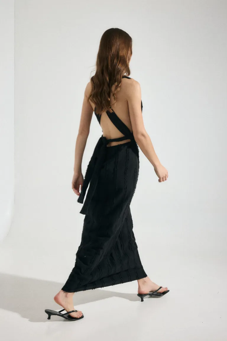 Vestido largo y vaporoso en lino con flecos y lazos en cuello y cintura de Audaz en Vestidos para argentina