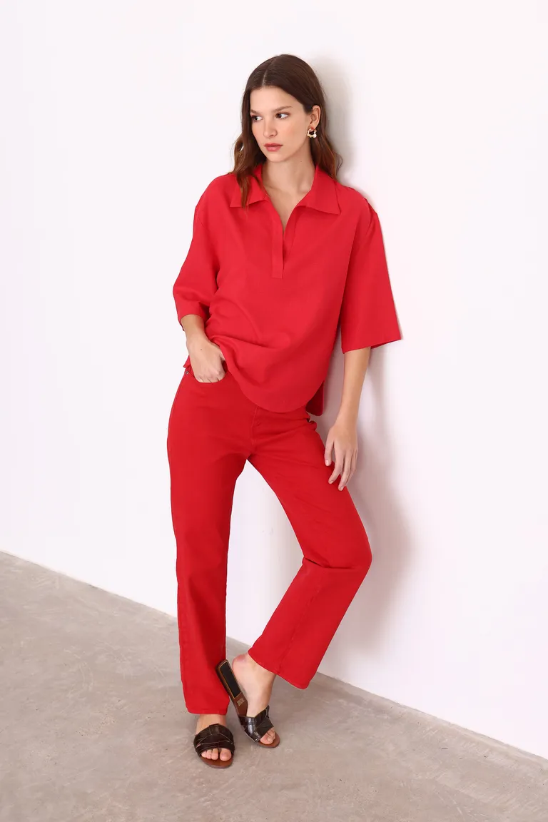 Blusa de lino con cuello camisero en tono rojo vibrante de Yagmour en Blusas para argentina