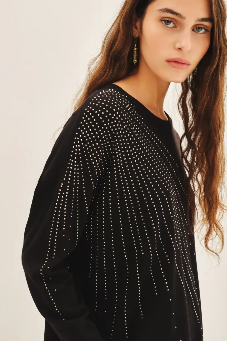 Sweater de moldería holgada con aplicación de tachas en negro de Rapsodia en Buzos y Sweaters para argentina