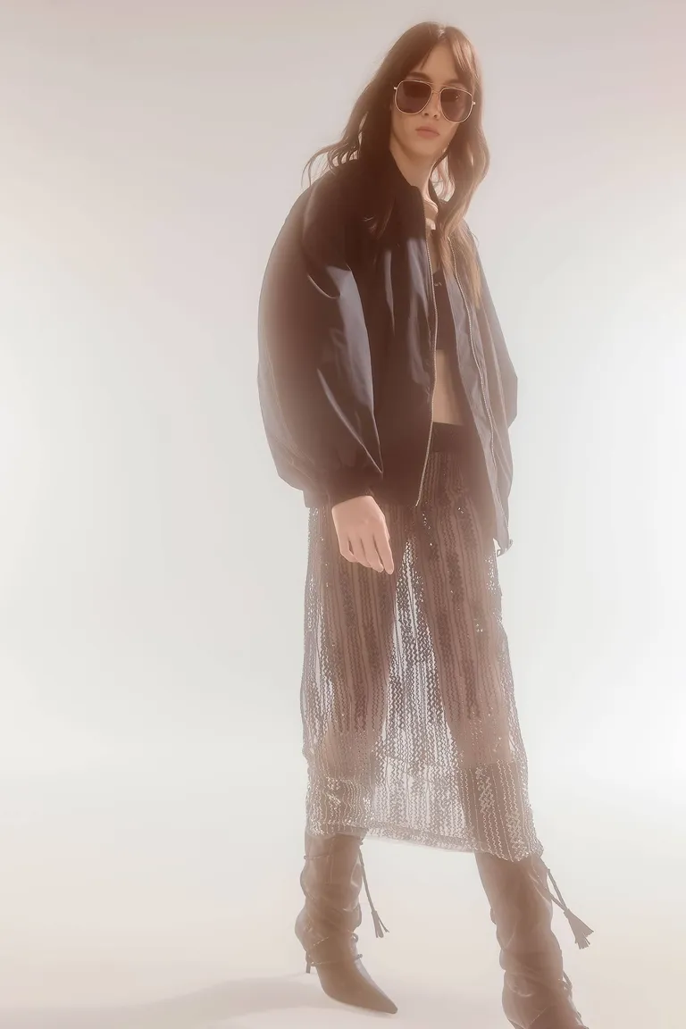 Pollera larga de crepe y encaje con diseño irregular y elástico en la cintura de Maria Cher en Faldas para argentina