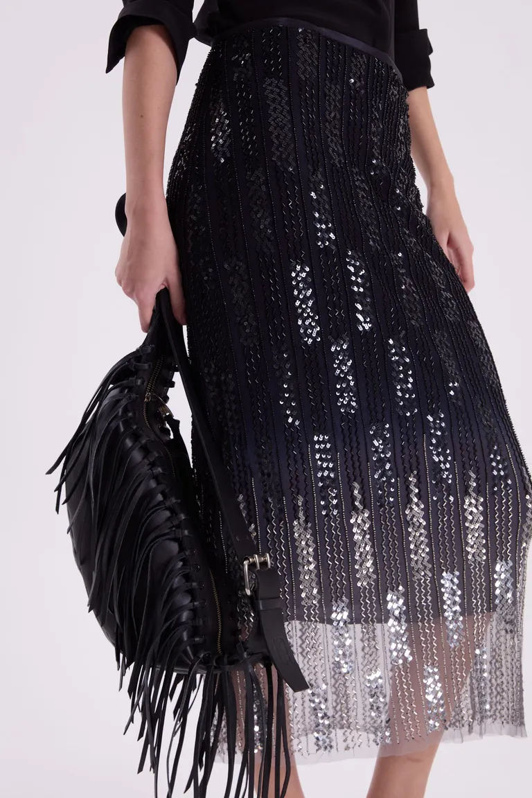 Pollera larga de crepe y encaje con diseño irregular y elástico en la cintura de Maria Cher en Faldas para argentina