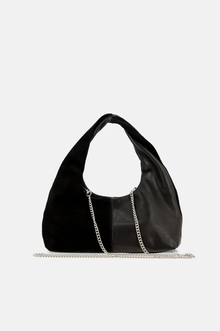 Bolso estilo hobo con detalle de cadena metálica y formato ergonómico para uso diario de Justaosadia en Bolsos y Carteras para argentina
