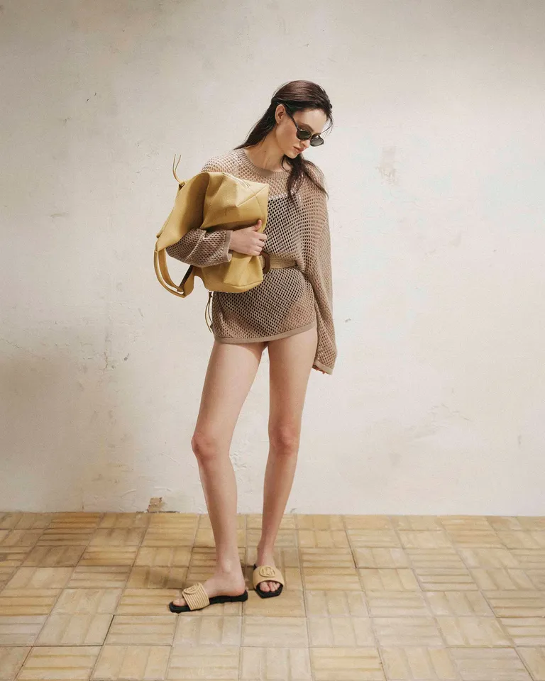 Bolso Shopper Amalfi de diseño en efecto cuero graneado con cierres laterales en tono amarillo de Prüne en Bolsos y Carteras para argentina