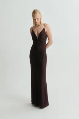 Vestido satinado escote pico de Mango en Vestidos para argentina