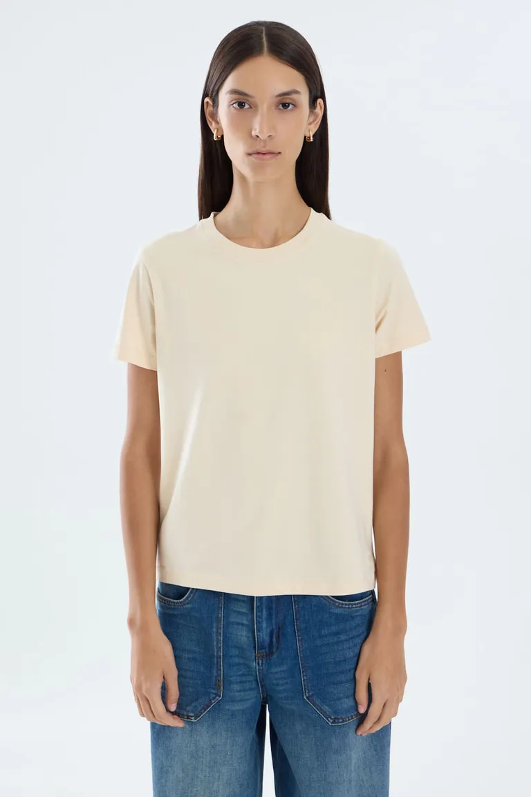 Remera de corte recto con mangas cortas y detalle de cuello en ribb de Portsaid en Remeras para argentina