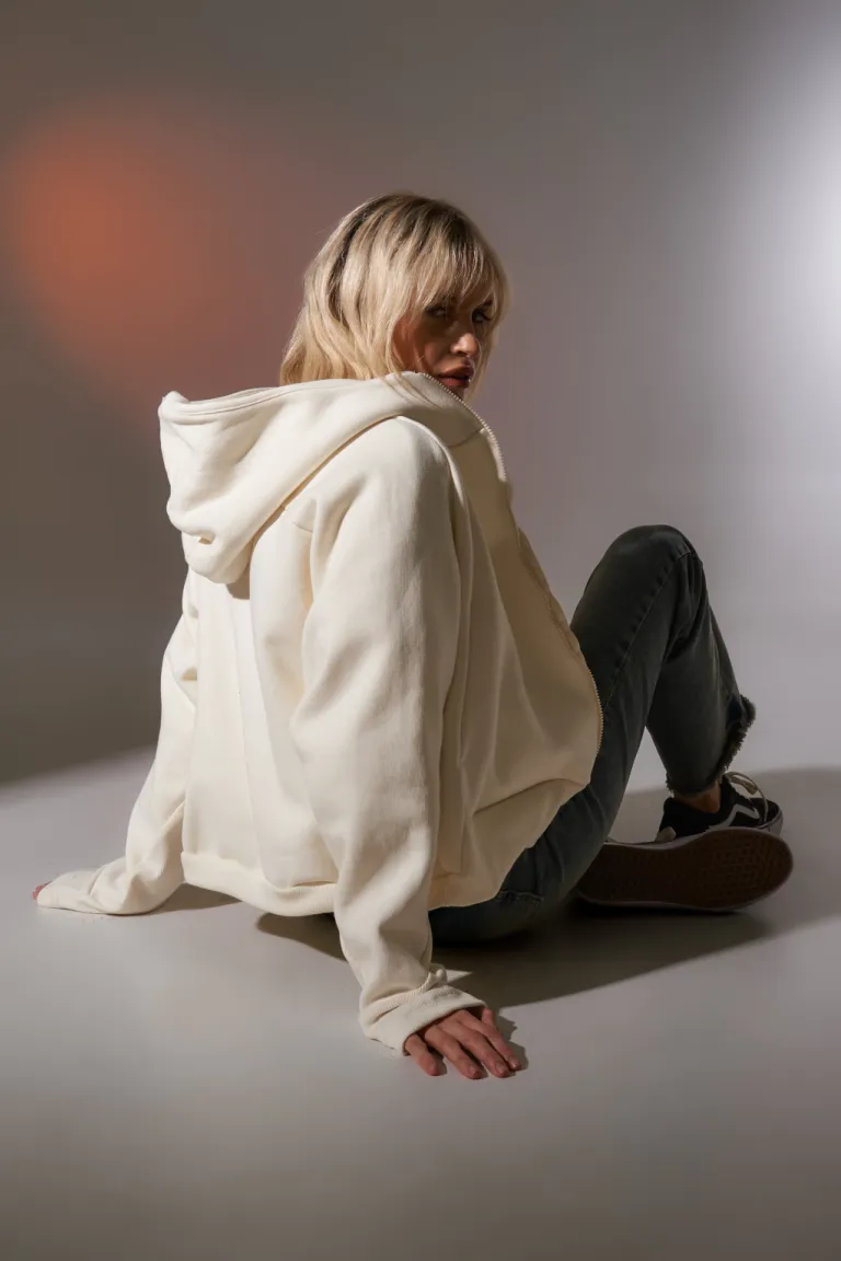 Chaqueta azul de diseño moderno y versátil para mujer de Apricot en Chaquetas para argentina