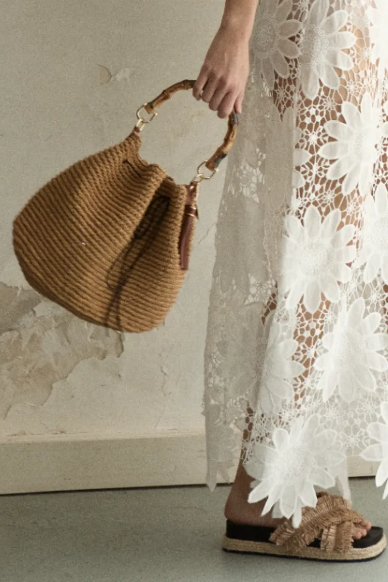 Bolso tejido de tejido natural y delicado diseño de Allo Martinez en Bolsos y Carteras para argentina