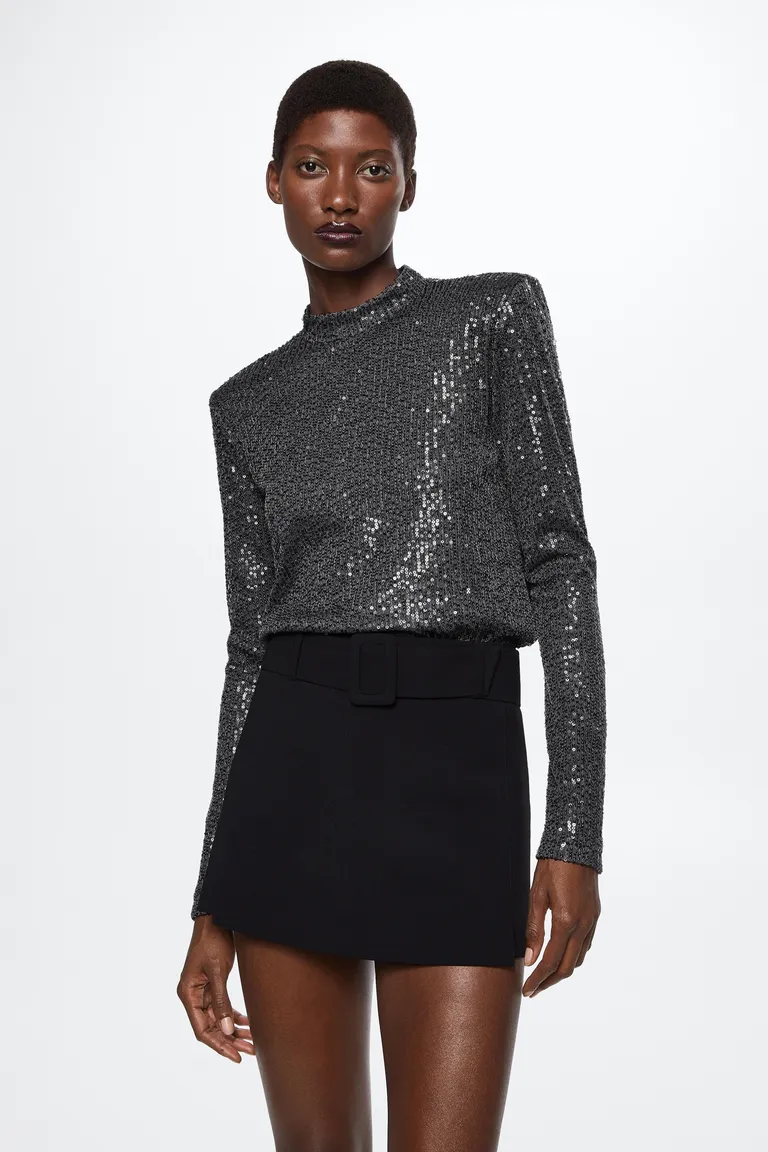 Remera lentejuelas cuello alto de Mango en Tops para argentina