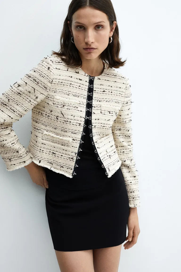 Chaqueta tweed con corchetes de Mango en Chaquetas para argentina