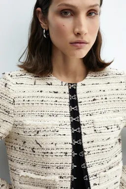 Chaqueta tweed con corchetes de Mango en Chaquetas para argentina