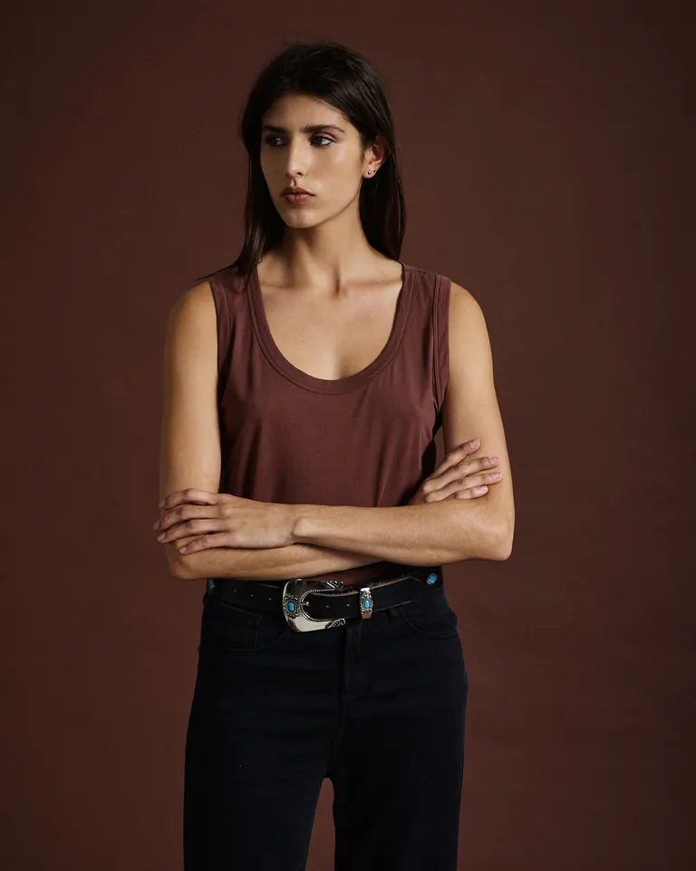 Musculosa básica sin mangas con cuello redondo para mujer de Wanama en Tops para argentina