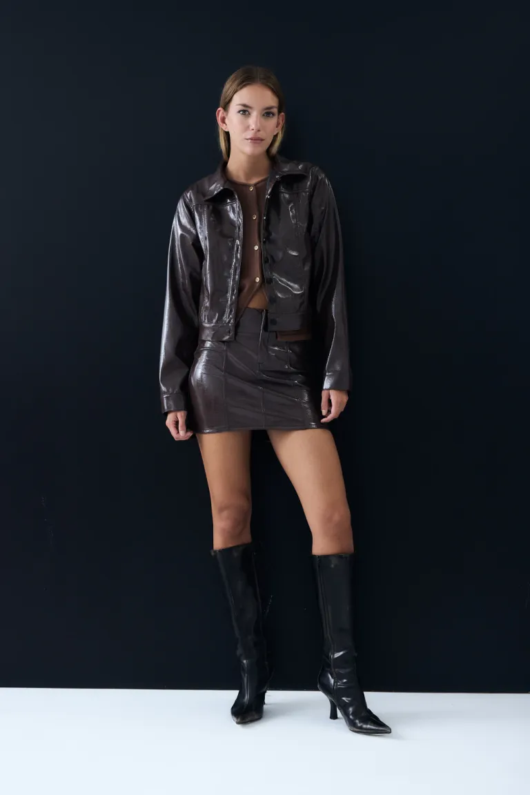 Chaqueta de charol con diseño atemporal y elegante para la mujer de Audaz en Chaquetas para argentina