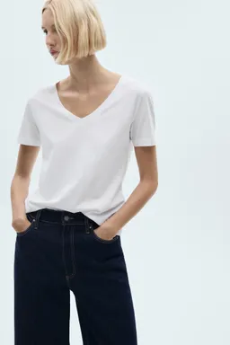 Remera algodón cuello pico de Mango en Remeras para argentina