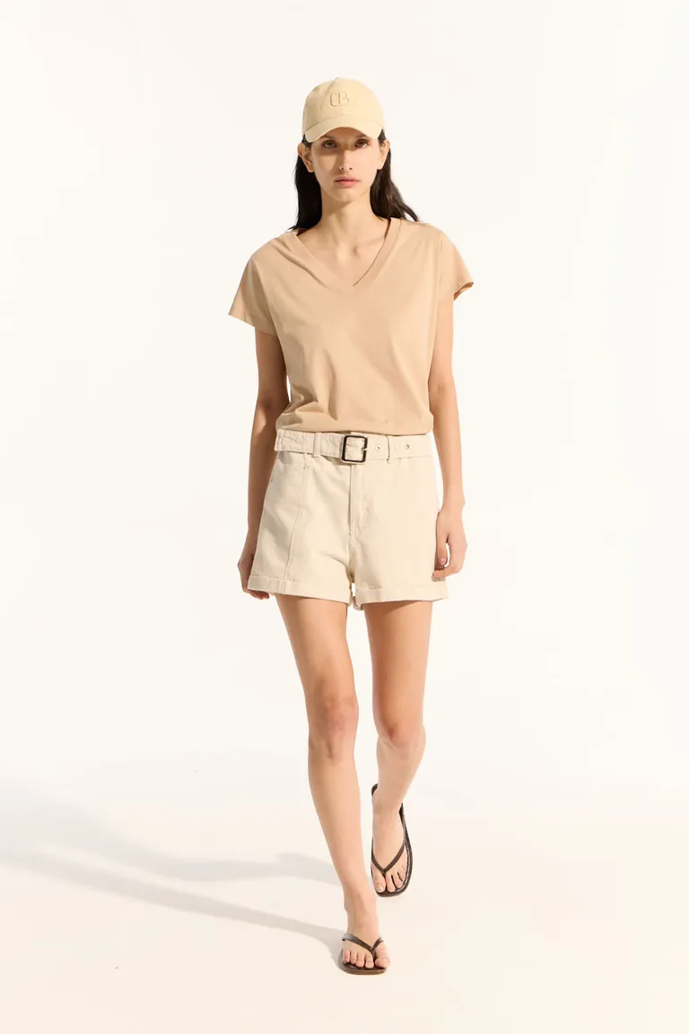 Remera básica de escote en V confeccionada con algodón premium peruano de Portsaid en Remeras para argentina