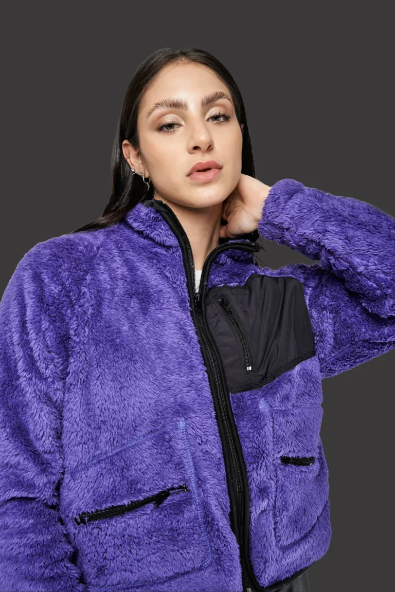 Chaqueta violeta de diseño moderno y versátil para mujer de Apricot en Chaquetas para argentina