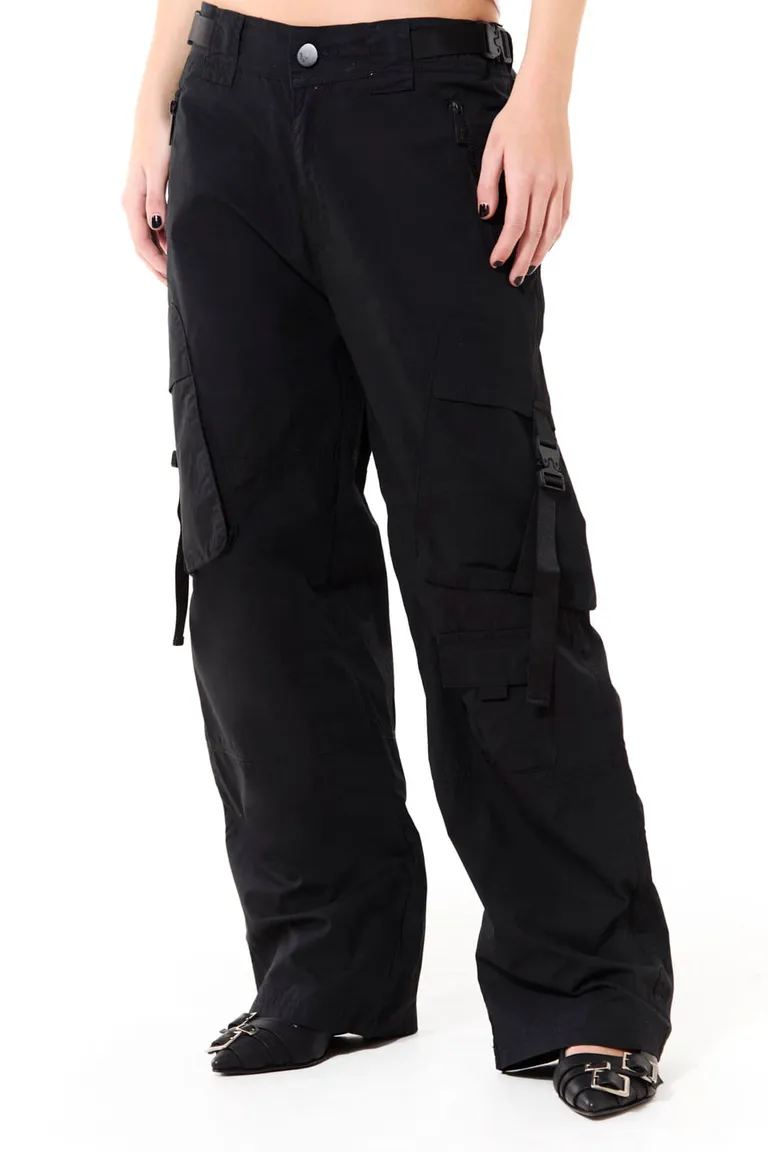 Pantalón de tiro medio con bolsillos cargo y ajuste en laterales de 47 Street en Pantalones para argentina