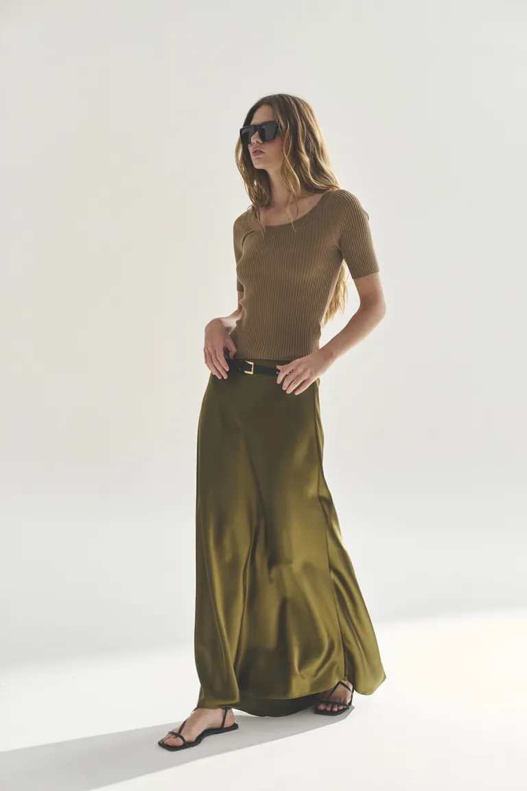 Vestido maxi largo en color verde oliva para mujer de Akiabara en Faldas para argentina