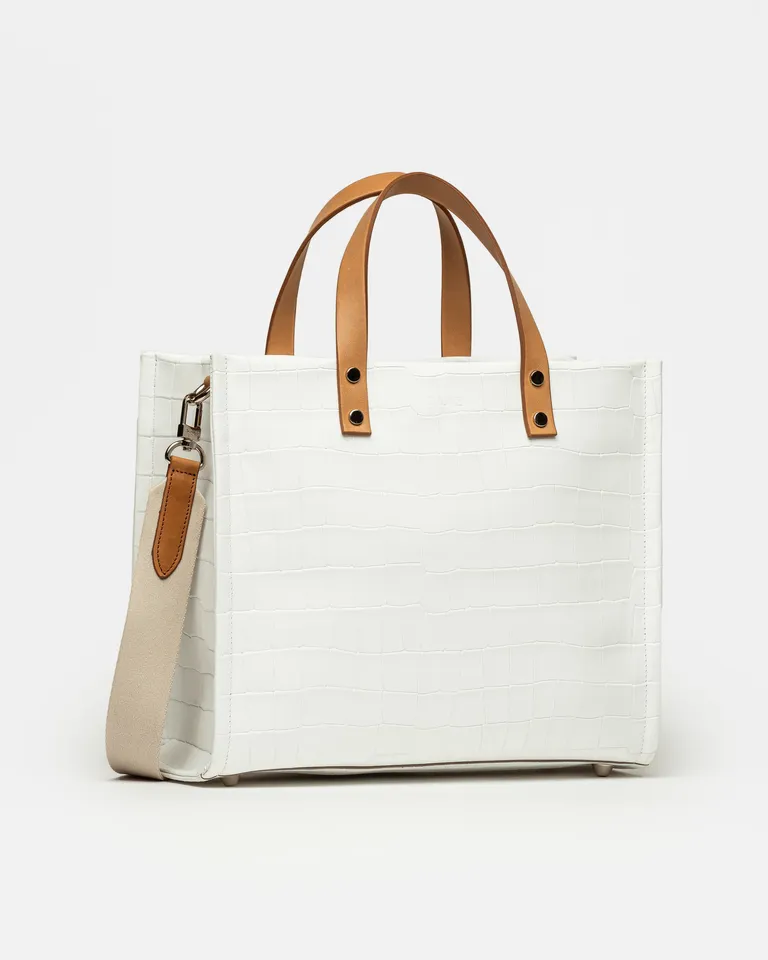 Cartera de mano capri en cuero grabado croco mate, práctica y de diseño chic de Prüne en Bolsos y Carteras para argentina