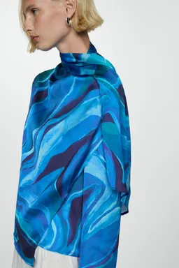 Blusa satinada estampada drapeada de Mango en Blusas para argentina