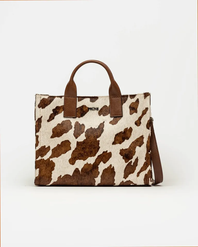Cartera de mano con estampado de vaca, práctica y chic de Prüne en Bolsos y Carteras para argentina
