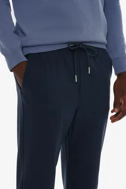 Pantalón jogger sastrería de Lefties en Pantalones para argentina