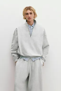 Buzo boxy cremallera de Pull&Bear en Buzos y Sweaters para argentina