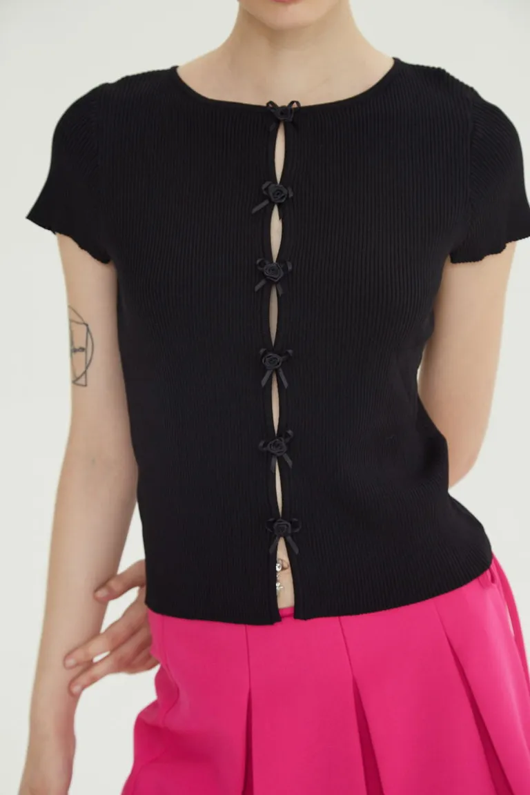 Remera de tejido acanalado con detalle frontal de moños y escote redondo de Las Pepas en Remeras para argentina