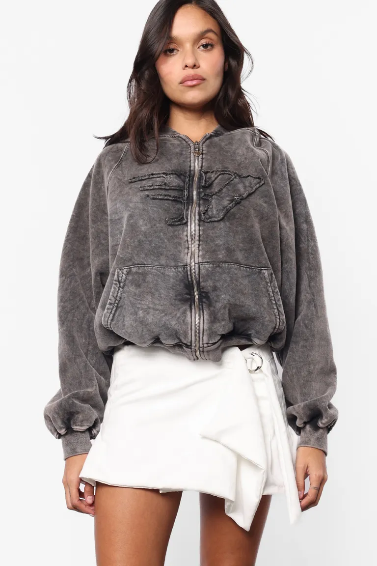 Falda corta plisada de textura gamuzada con detalles metálicos de Top White en Faldas para argentina