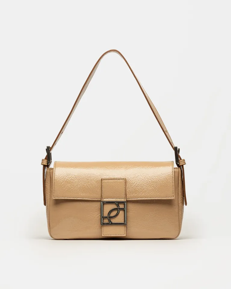 Cartera al hombro con herraje metálico y diseño signature de Prüne en Bolsos y Carteras para argentina