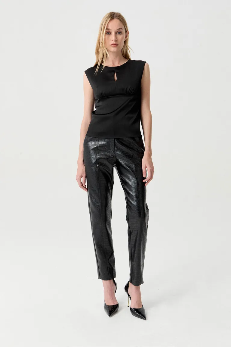 Blusa de seda plisada con cuello de base y gota en delantero de Markova en Blusas para argentina