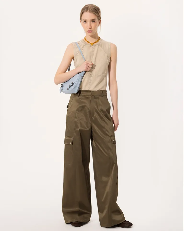 Pantalón Kathy de corte holgado y detalles cargo de Jazmin Chebar en Pantalones para argentina