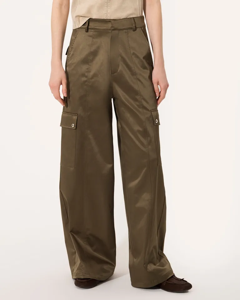 Pantalón Kathy de corte holgado y detalles cargo de Jazmin Chebar en Pantalones para argentina