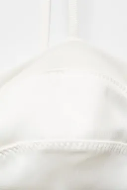 Sujetador costuras decorativas de Mango en Ropa Interior y Medias para argentina