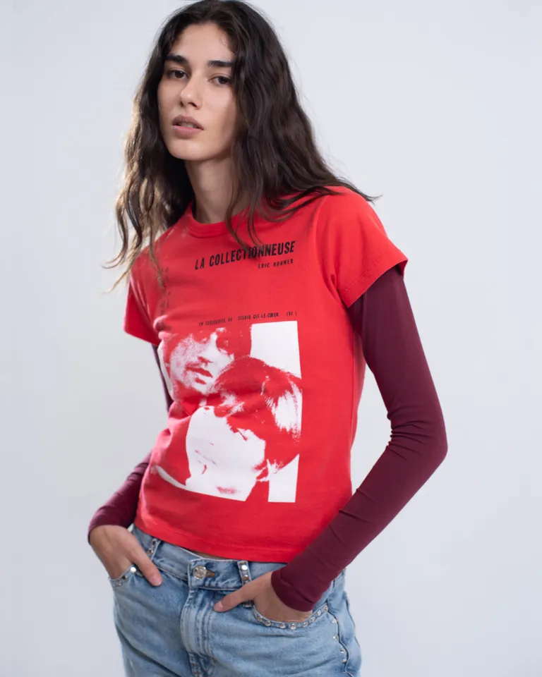 Remera manga corta con estampa frontal gráfica y cuello redondo de calce regular de Ay Not Dead en Remeras para argentina