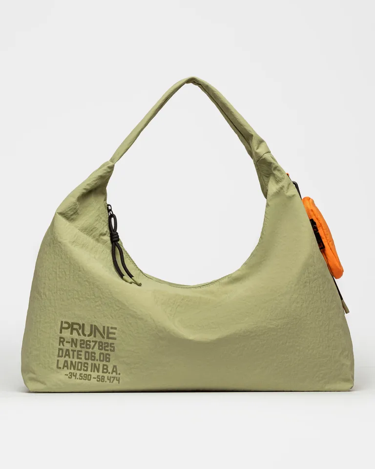 Bolso de nylon washed de gran capacidad y diseño funcional de Prüne en Bolsos y Carteras para argentina