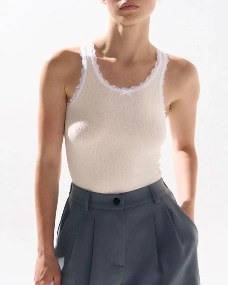 Top con encaje y moño en el frente en tela calada de estilo femenino de Sky en Tops para argentina