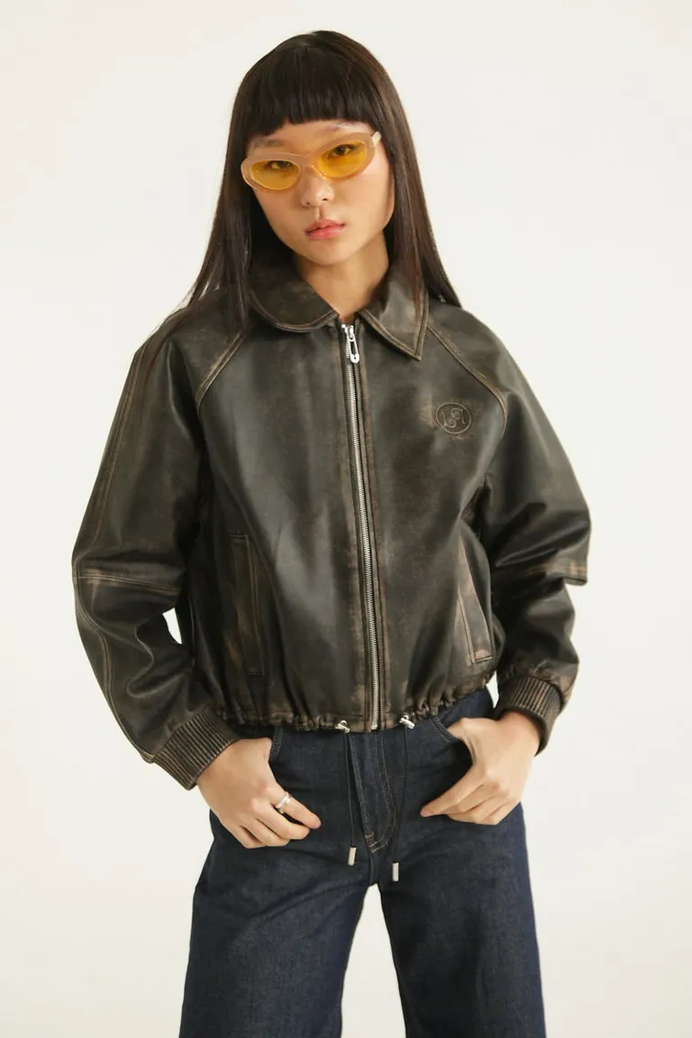 Campera bomber de cuero ovino con diseño desgastado y efecto abuchonado de Las Pepas en Chaquetas para argentina