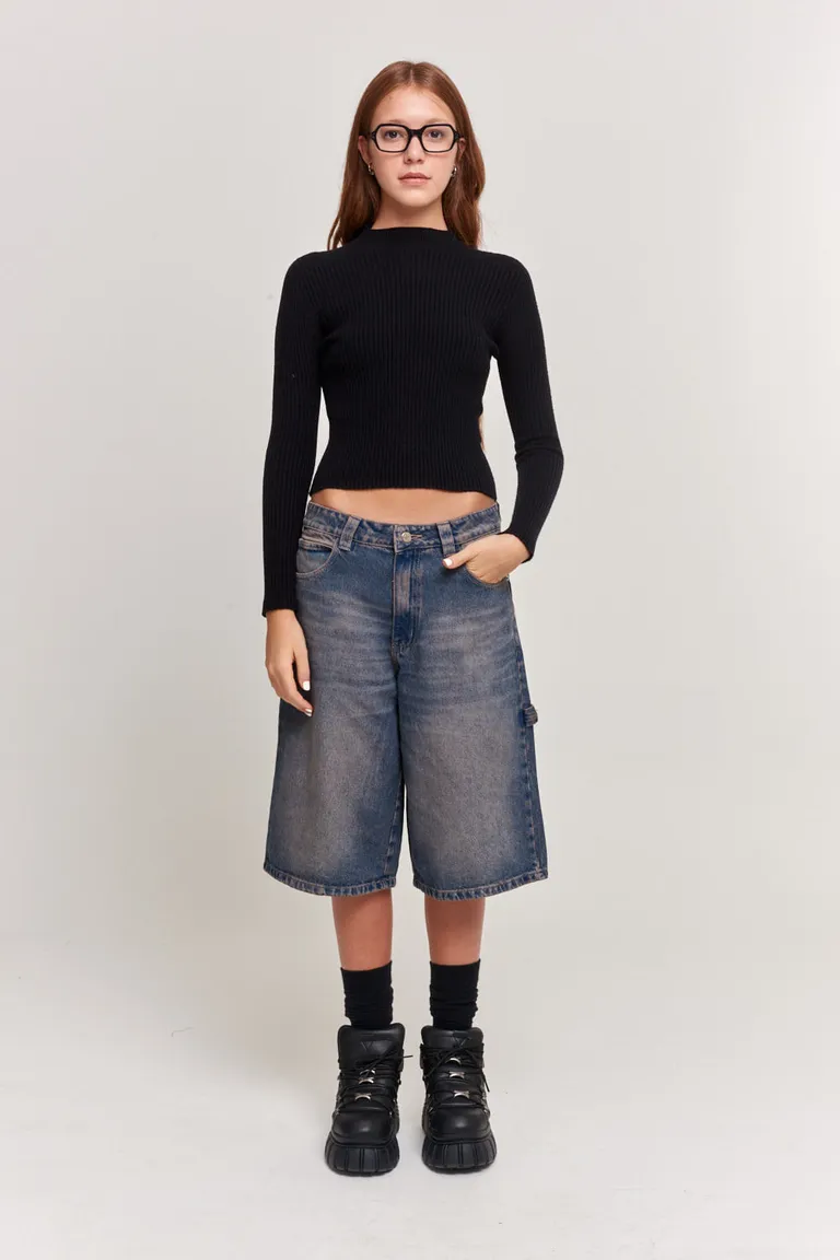 Bermuda de denim azul con silueta amplia y bolsillo característico de 47 Street en Shorts para argentina