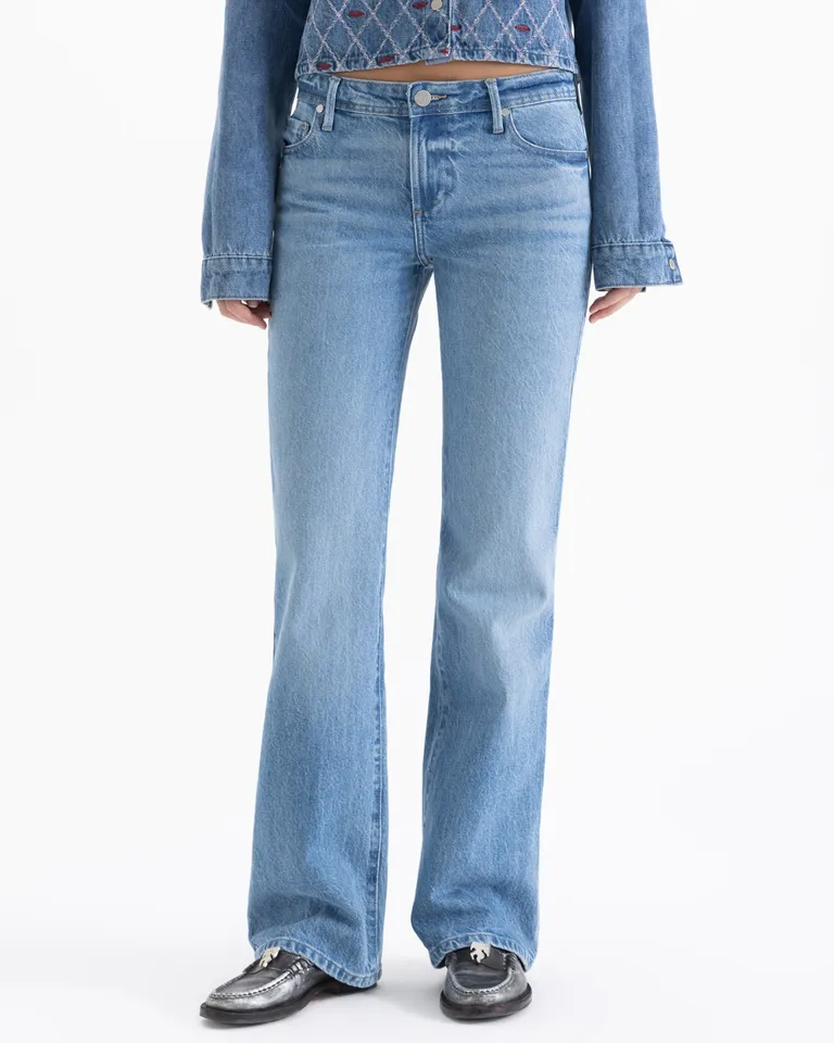 Jeans de calce skinny boot y tiro bajo con pierna recta de Jazmin Chebar en Pantalones para argentina