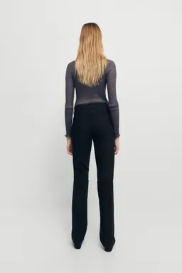 Pantalón recto con pliegues de Mango en Pantalones para argentina