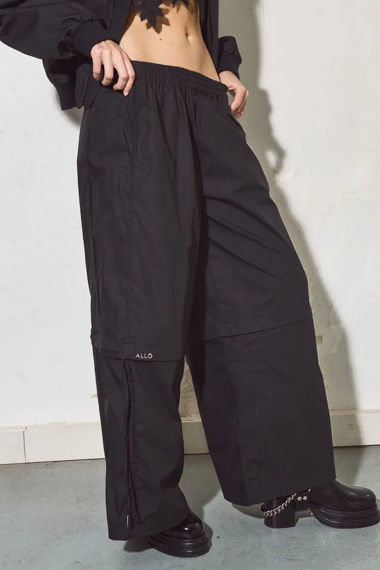 Pantalón transformable en bermuda con cierre, diseño tecnológico y vanguardista de Allo Martinez en Pantalones para argentina