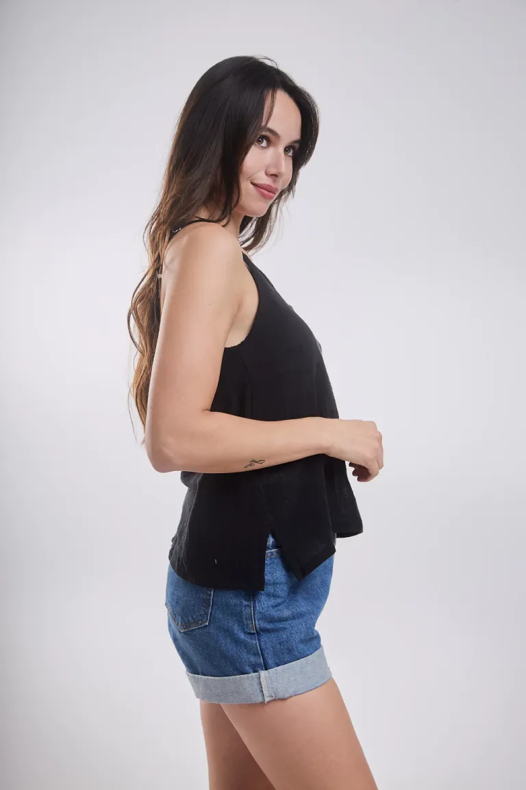 Musculosa de bambula verde con detalles en los costados de Belle en Tops para argentina