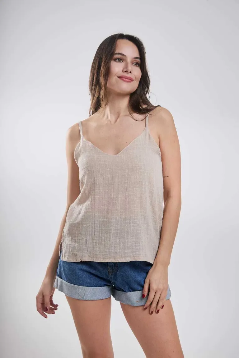 Musculosa de bambula verde con detalles en los costados de Belle en Tops para argentina