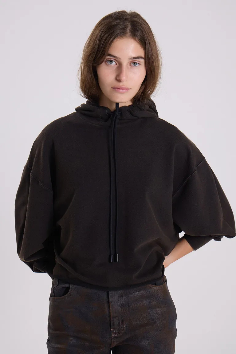Buzo negro de estilo vintage con diseño de recortes y cordón regulable en la capucha de Maria Cher en Buzos y Sweaters para argentina