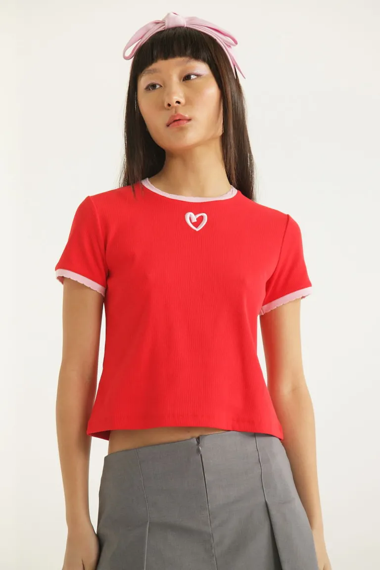 Remera de punto roja con detalles de bordado en corazón al frente y espalda de Las Pepas en Remeras para argentina