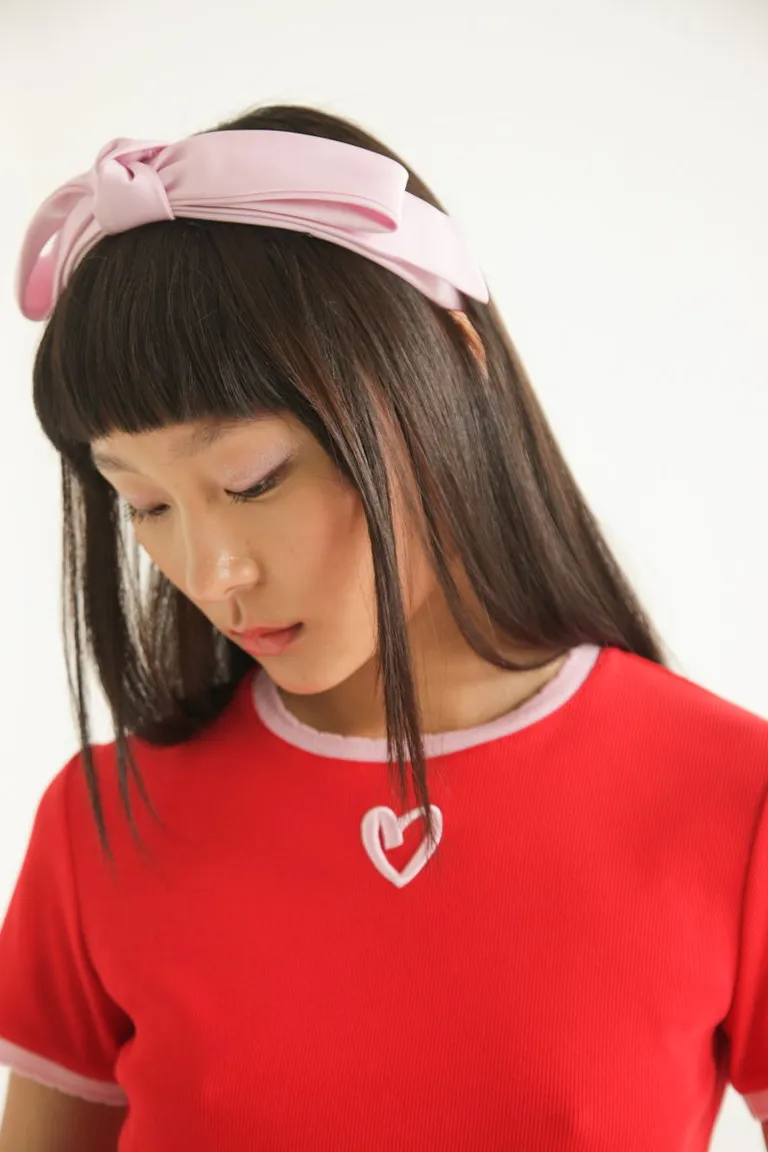 Remera de punto roja con detalles de bordado en corazón al frente y espalda de Las Pepas en Remeras para argentina