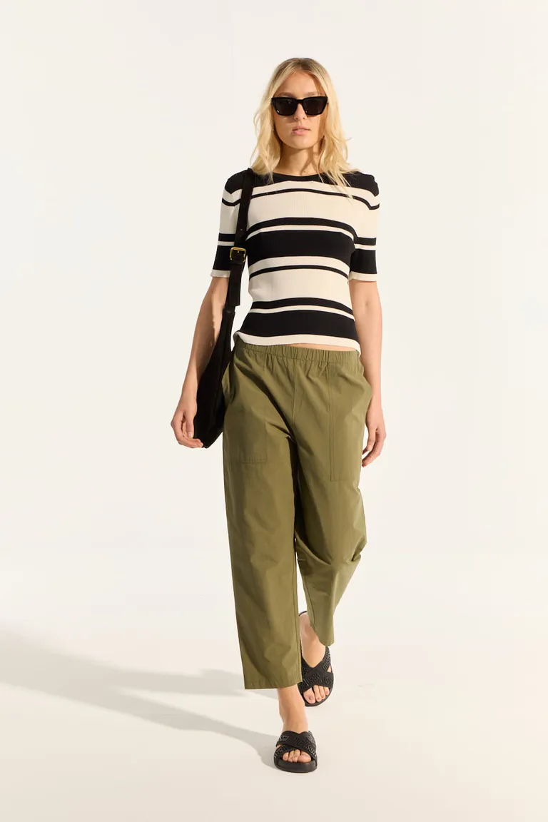Pantalón de pierna levemente entallada en tono verde oliva de Portsaid en Pantalones para argentina