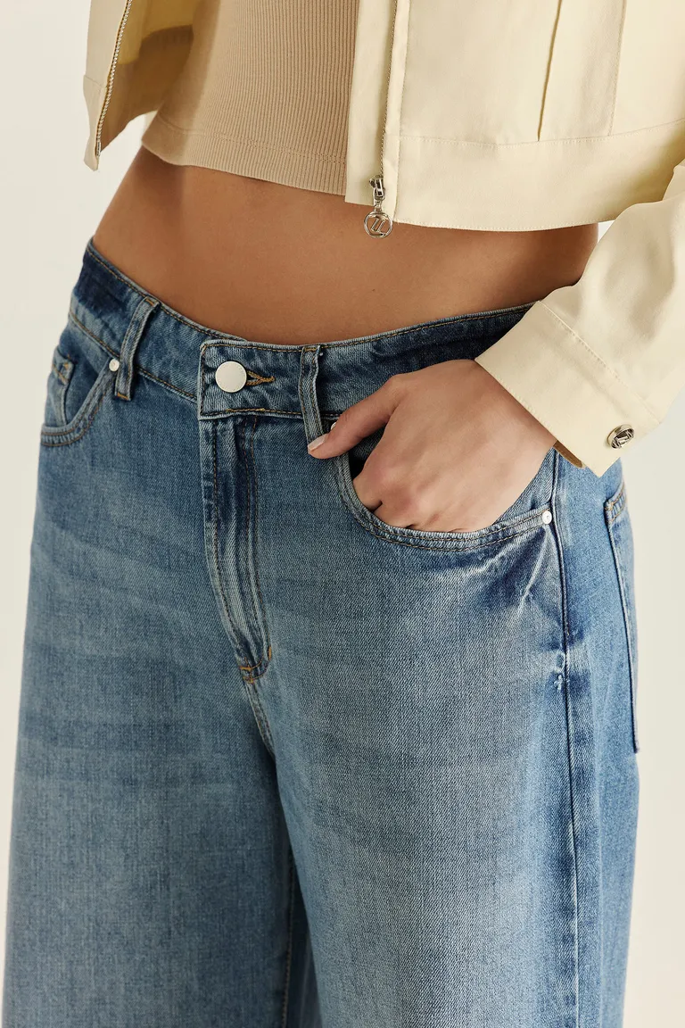Pantalón wide leg de denim en tono azul medio de Tucci en Pantalones para argentina
