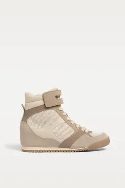 Zapatillas abotinadas cuña interior de Stradivarius en Abotinados para argentina